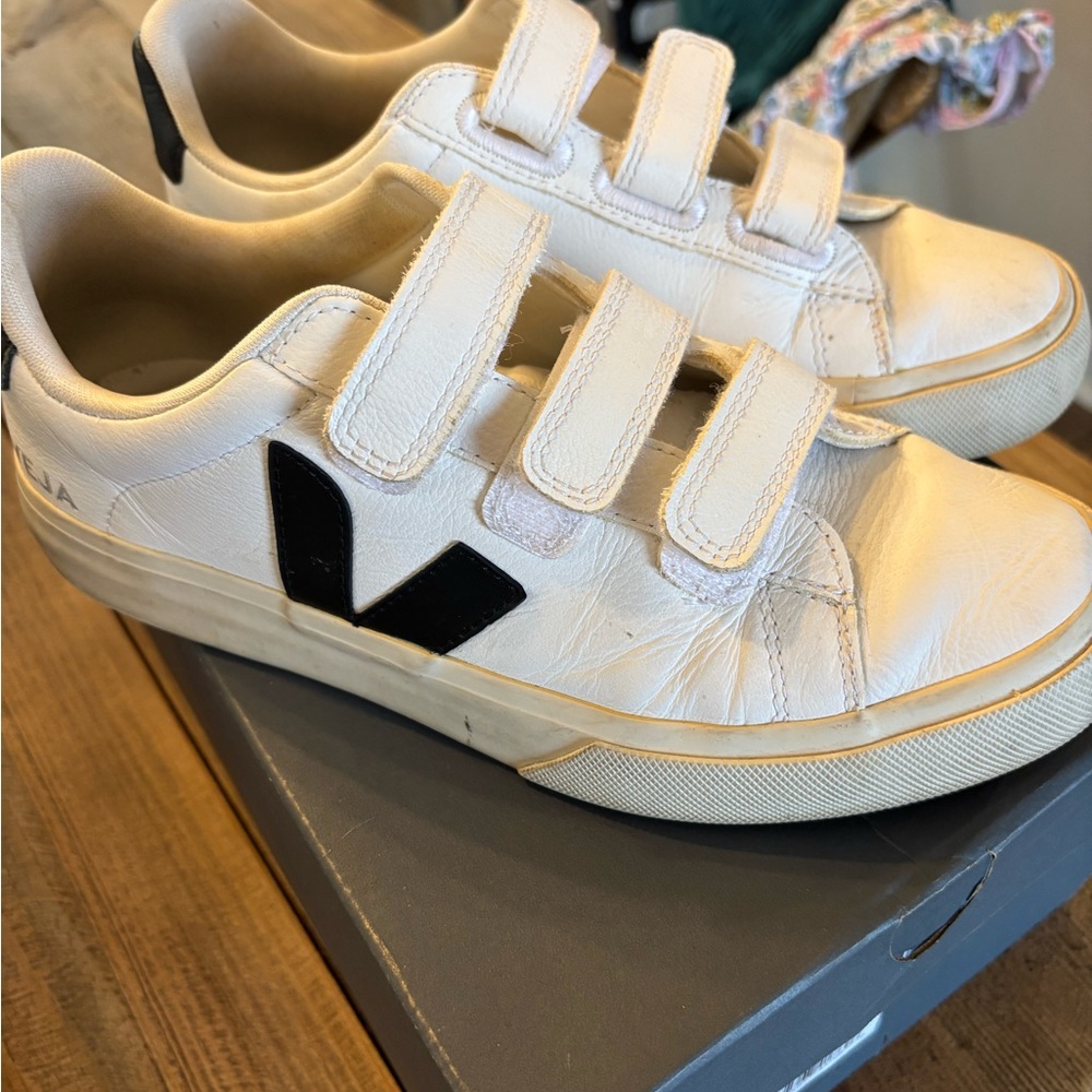Women’s Velcro Veja’s